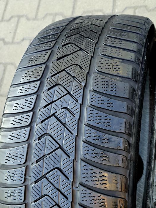 235 40 19 Pirelli