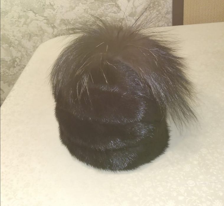 Продам норкову шапку женскую