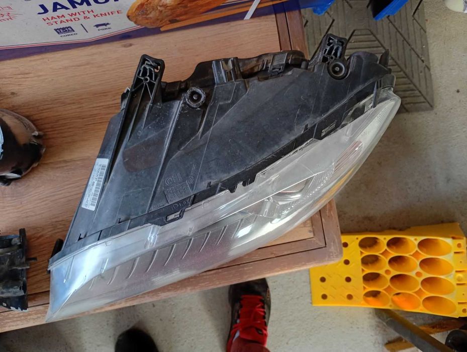 Фар за VOLVO XC70 V70 адаптивен, ксенон, лед, ляв