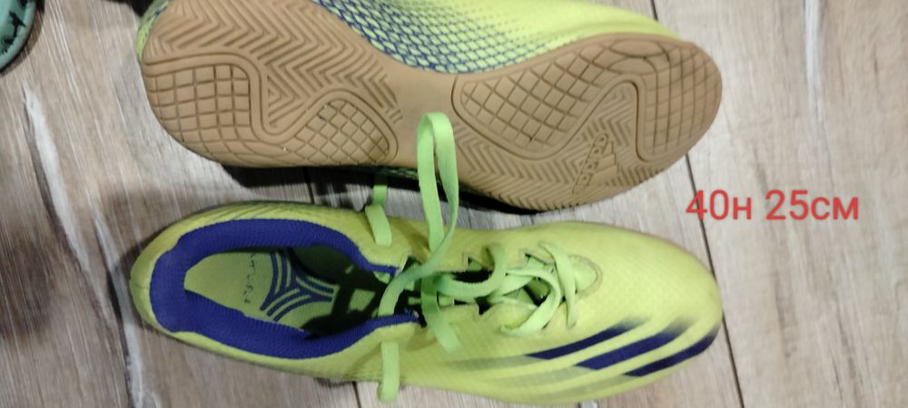 Футболни бутонки, стоножки размери от 40 до 42