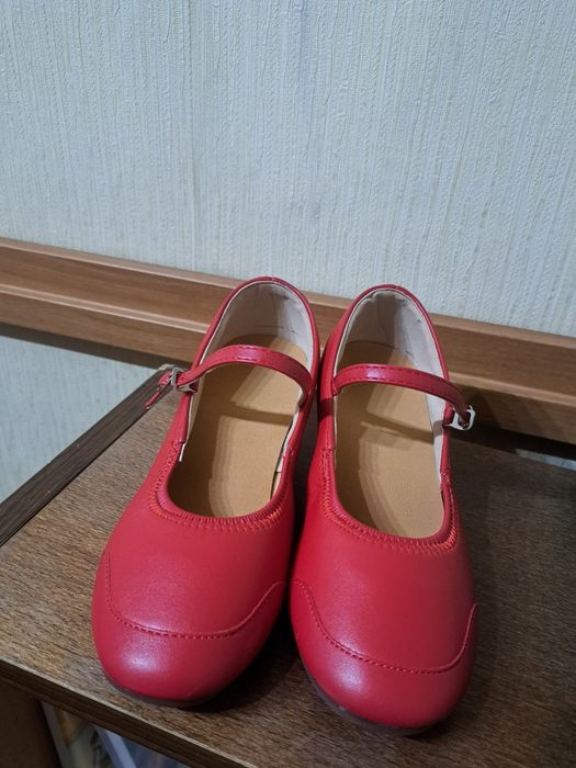 Туфли красные с каблуком