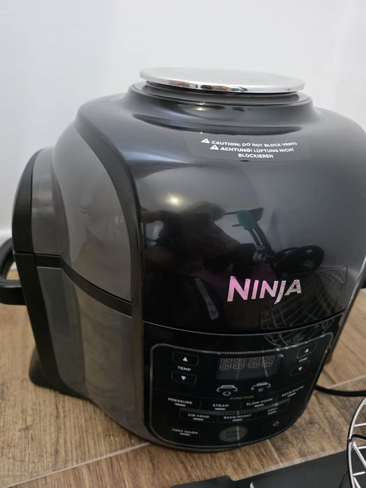 Vând Ninja Foodi Multi-Cooker OP300EU, 7 în 1, 6L
