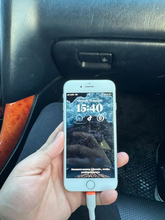 Продам айфон 8 на 64 гб