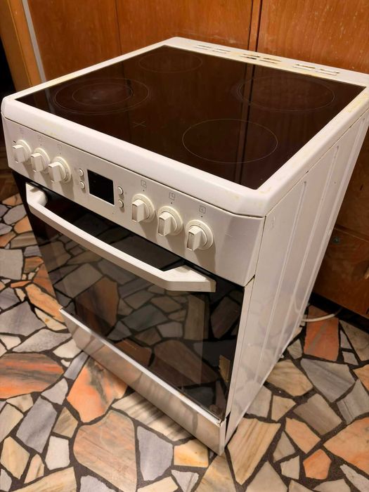 Продавам готварска печка BEKO