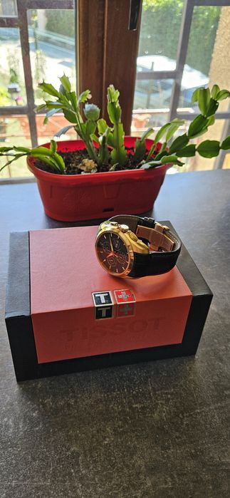 Tissot Couturier Chronograph - T035614A - Gold