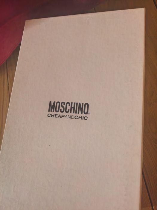 Moschino червен лак, без забележка