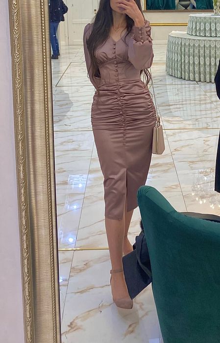 Вечернее атласное платье