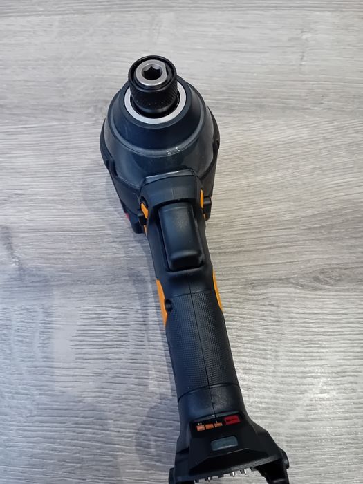 Mașina de înșurubat cu impact WORX WX 265