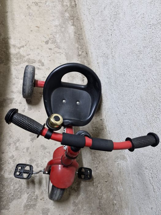 Нова триколка lorelli червена