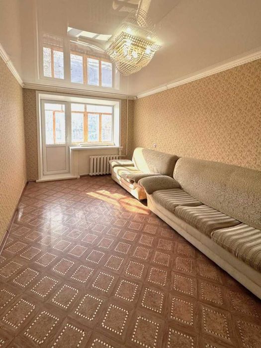 Продаю 2 ком кв. Комнаты раздельные, по обе стороны. 14 микрорайон