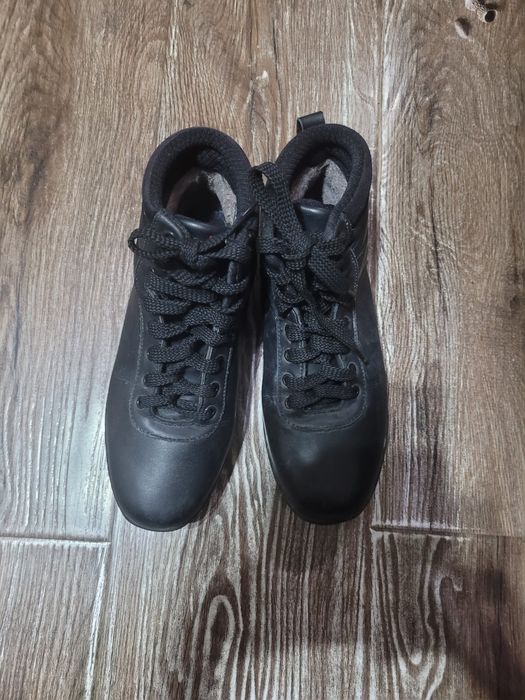 Подростковые ботинки