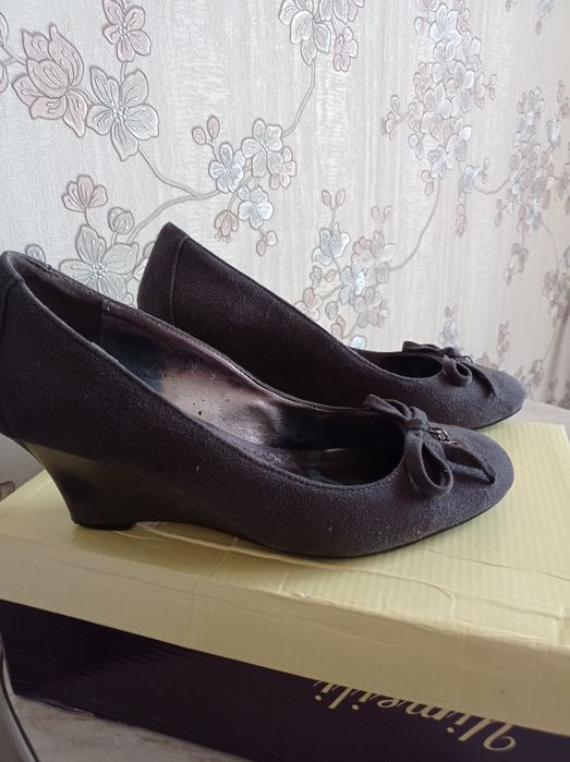 Продам туфли замшевые