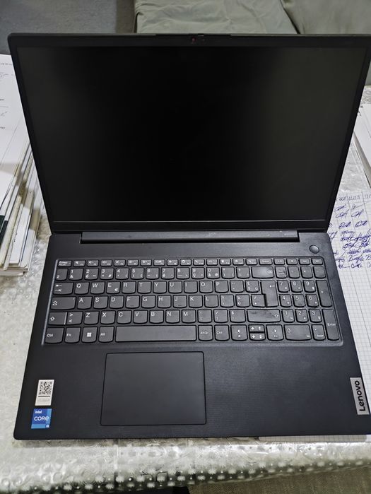 Ноутбук сотилади