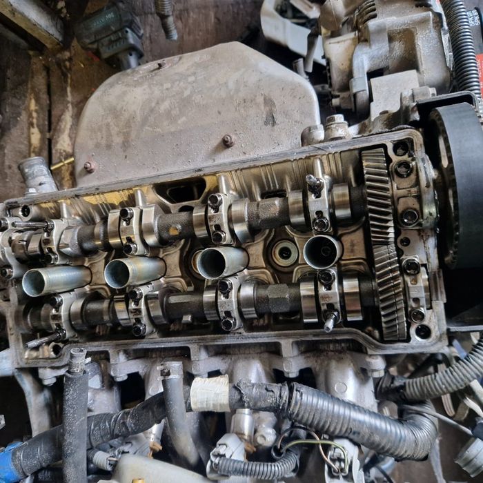 Двигатель на Тоета КаринаЕ.1,6л