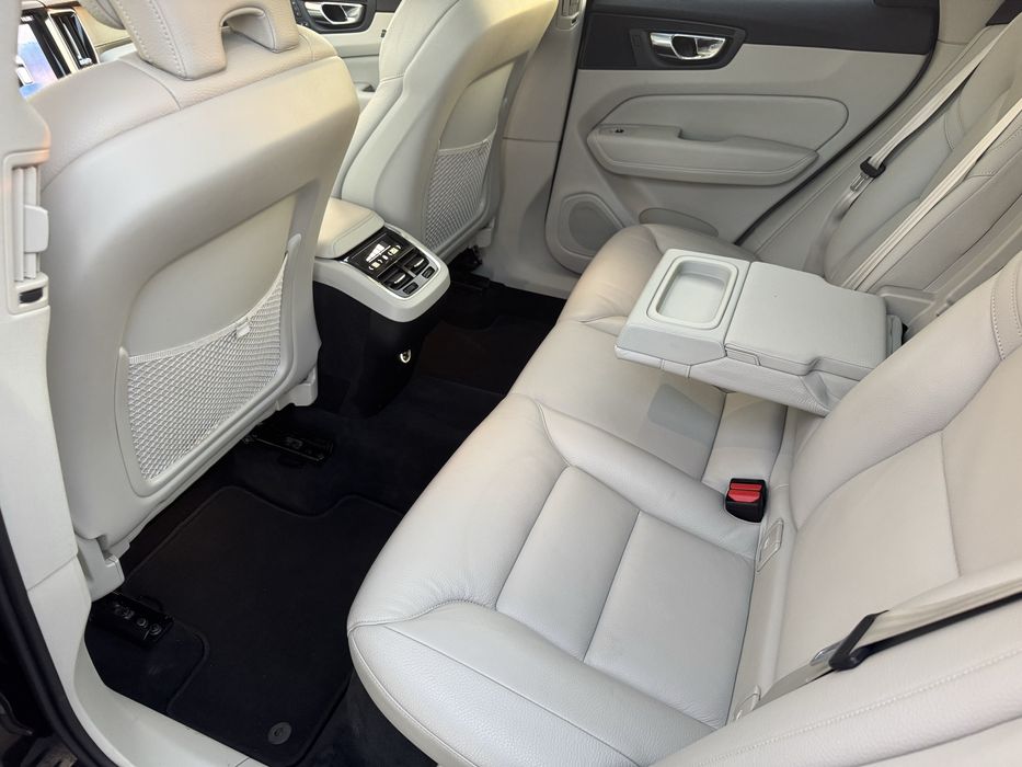 VOLVO XC60-4x4 inscription 2.0 diesel—full option 2019-1360000km