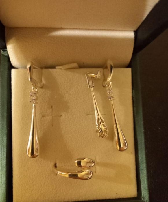 Продается серебряный набор 990 пробы