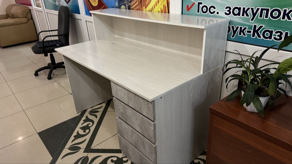 Стол ресепшен срочно продам