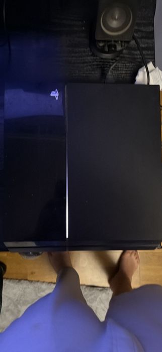 Ps 4 cu controler și o mini tastatură, și 7 jocuri