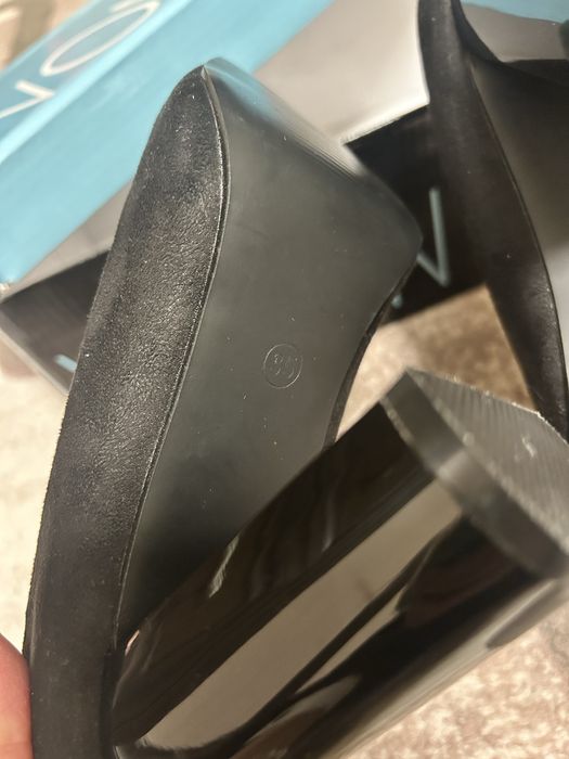 Дамски обувки на висок ток