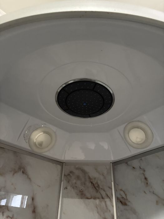 Продам душевые кабинкт