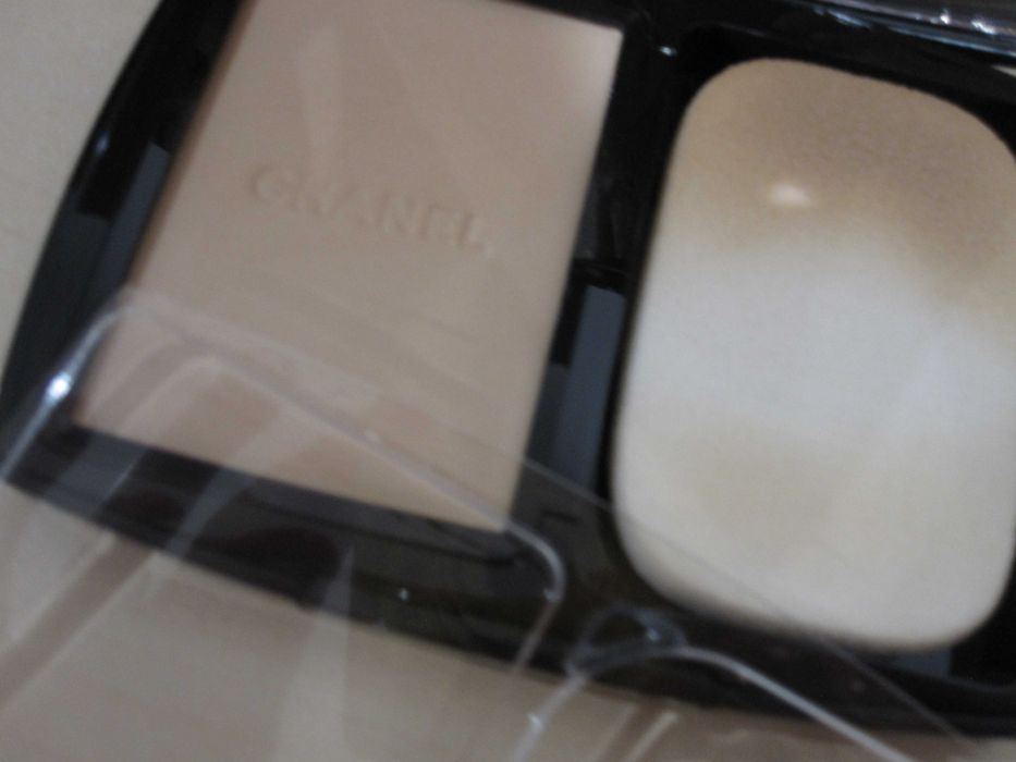 Vitalumiere compact douceur teint poudre aerien CHANEL- 20 BEIGE