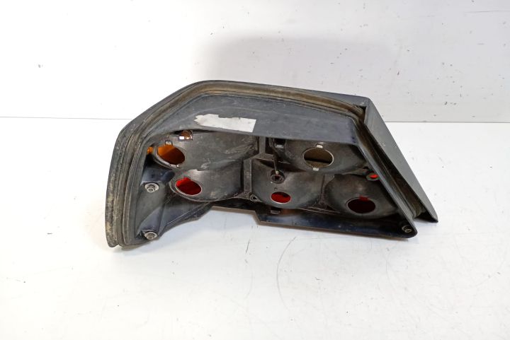 Stop  dreapta cu mic defect Mercedes-Benz W124 prima generatie