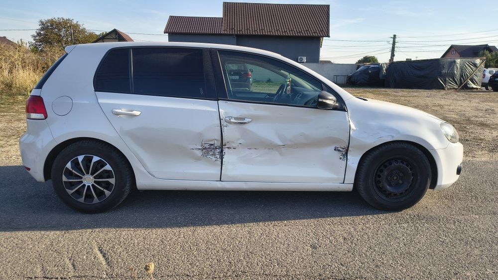 VW Golf 6 / 1.6tdi / ușor avariat.
