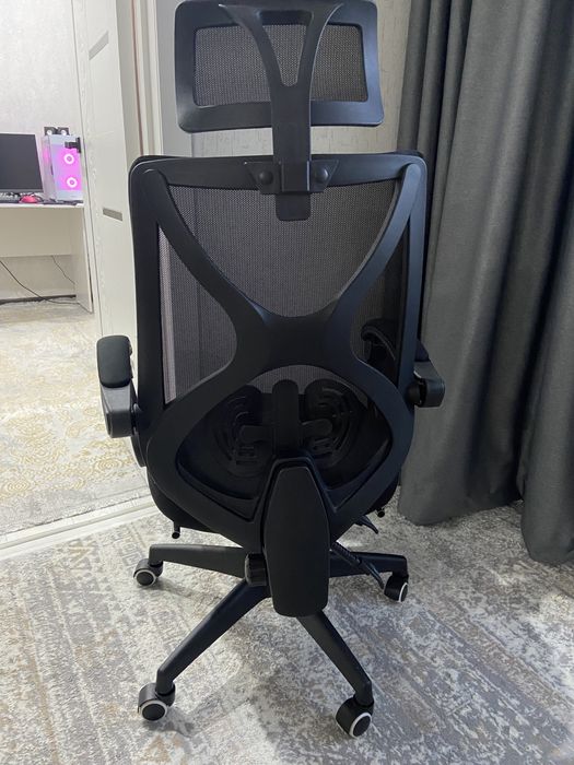 Продаю отличный офисный стул