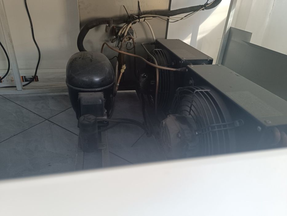 Витриный холодильник