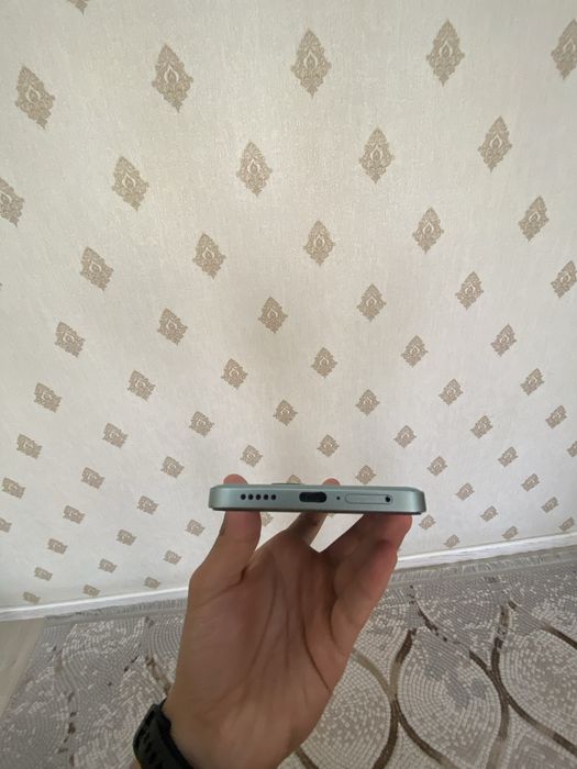 Poco F6 ( Redmi K70 )