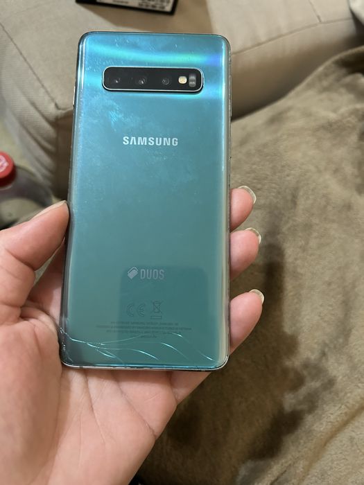 Samsung S10-батерията не държи.