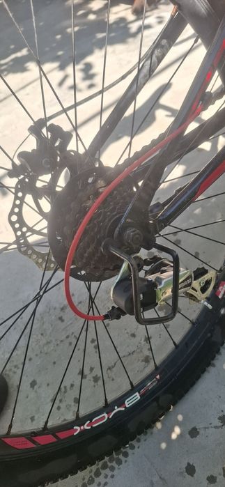 Продавам червено черен  byox