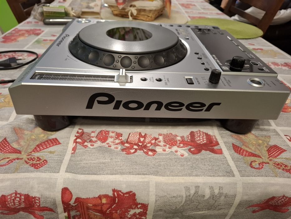 Pioneer CDJ 850 player