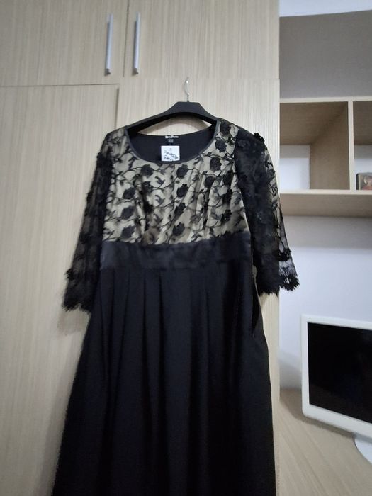Vand rochie de seara nou.