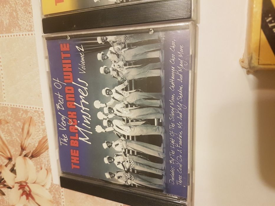 Троен CD set на the Black and White