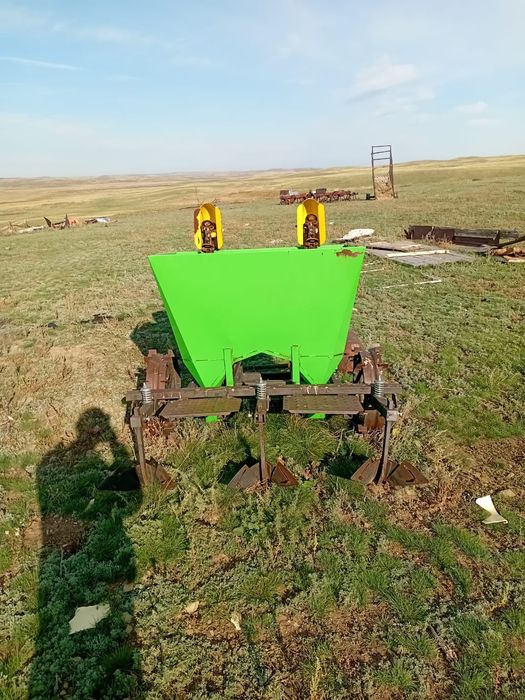 Продам культиватор и картофелесажалку