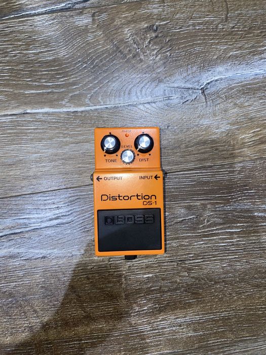 Гитарная педаль boss ds-1