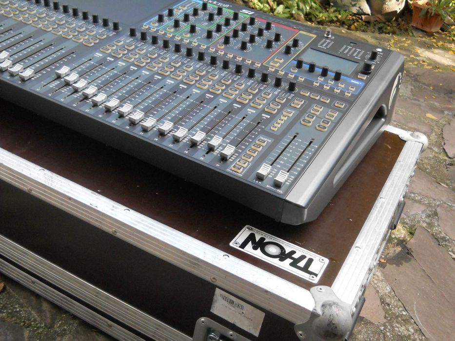Soundcraft digital SI Compact 32