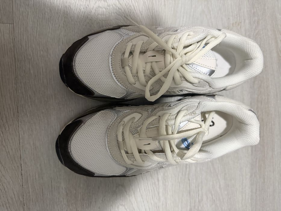 Новые обувь asics