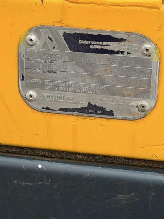 Excavator hyundai 3.8 tone