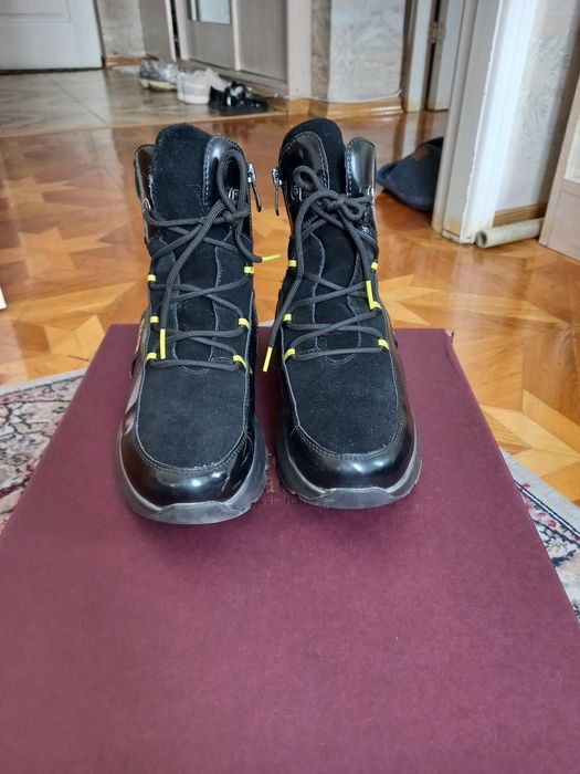 Продам подростковые зимние ботинки