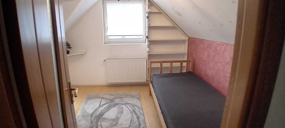 Inchiriez ap 3 camere la casa