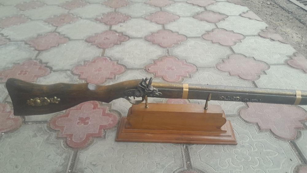 Мушкет Сувенир Ручка Орех !