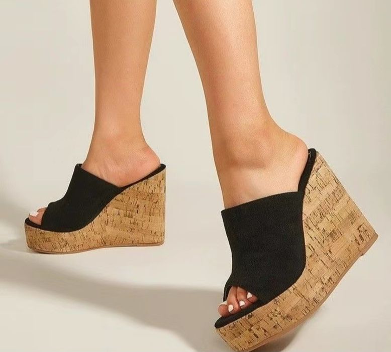 Женские шлепки на платформе