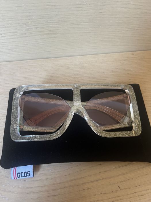 Слънчеви  очила  GCDS
