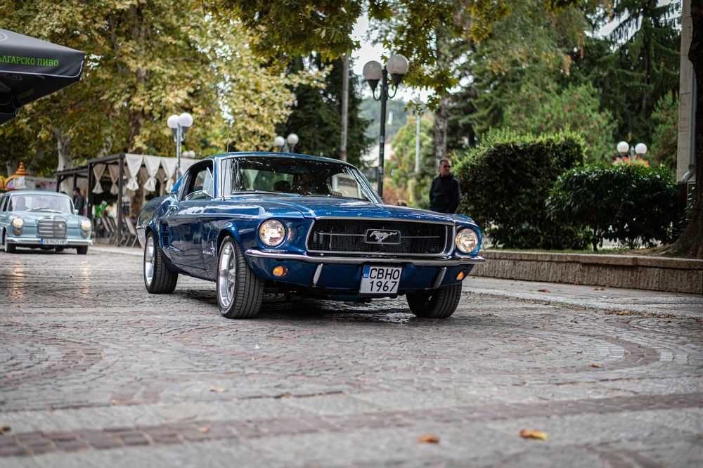 Ретро автомобил Ford Mustang под наем за сватби, клип, бал, реклама