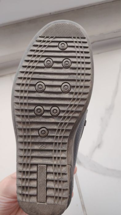 Продам детские туфли