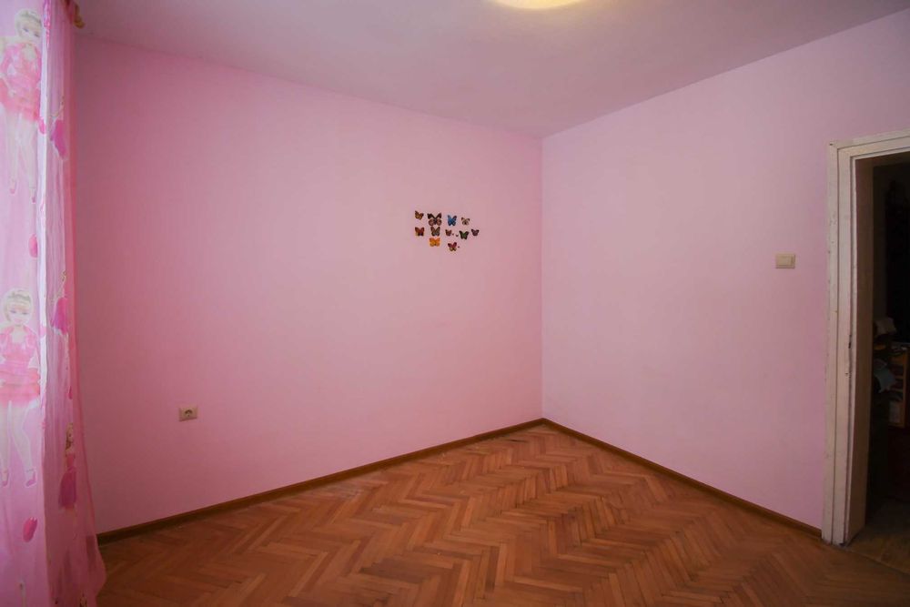 Двустаен имот в Горна баня