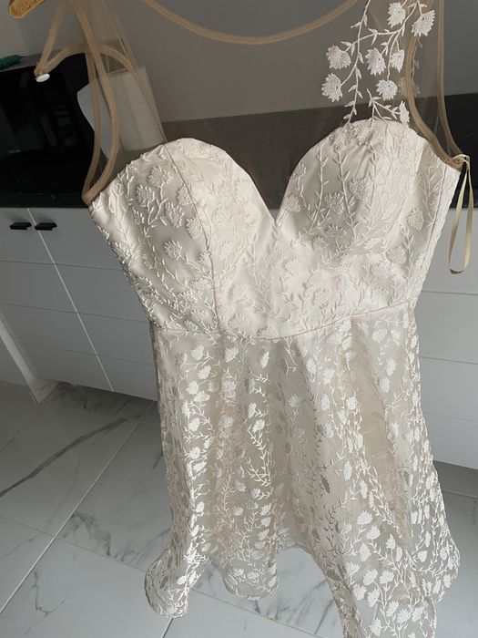 Vand rochie de cununie , in stare impecabila