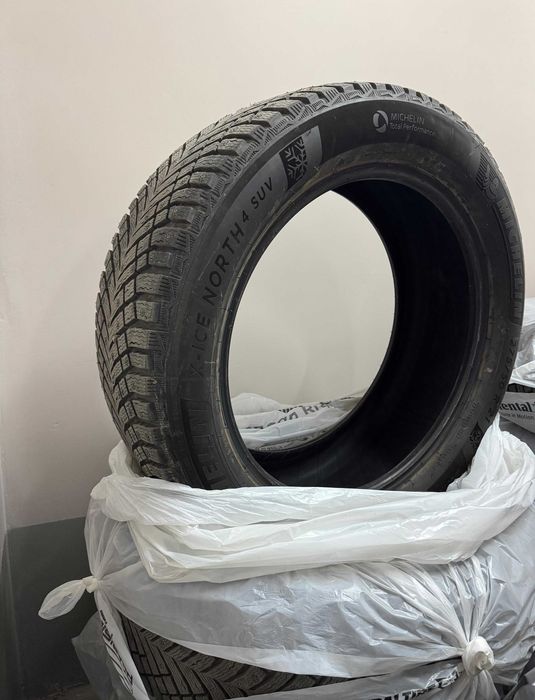 Комплект зимней резины MICHELIN X-Ice North 4 SUV 275/50 R21 c шипами
